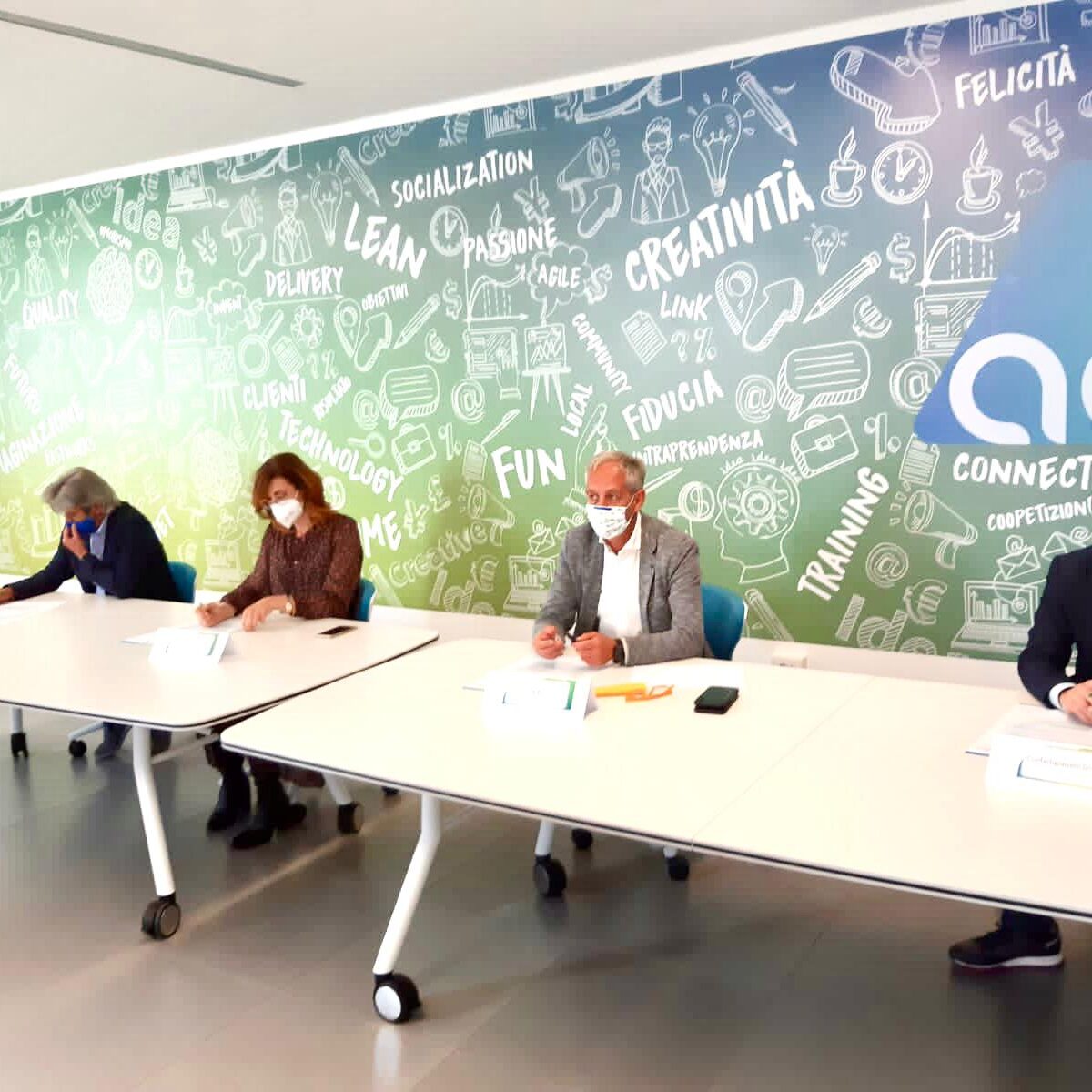 foto riunione tavolo